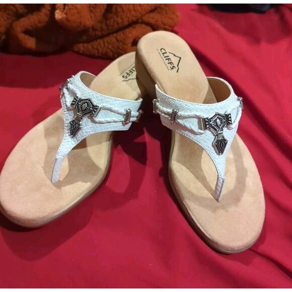 Cliffs by White Mountain Size 8.5 Bailee Thong Sandal White w/ Western Bling NEW - Picture 1 of 7